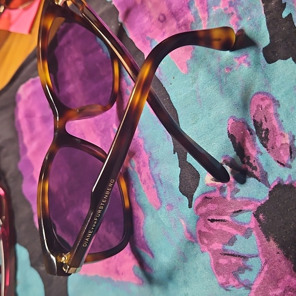 DIANE von FURSTENBURG FRAMES - Picture 8 of 12